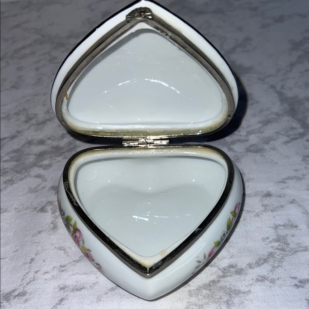 Vintage Lefton Porcelain Heart-Shaped 25th Anniversary Trinket Box - Picture 2 of 3